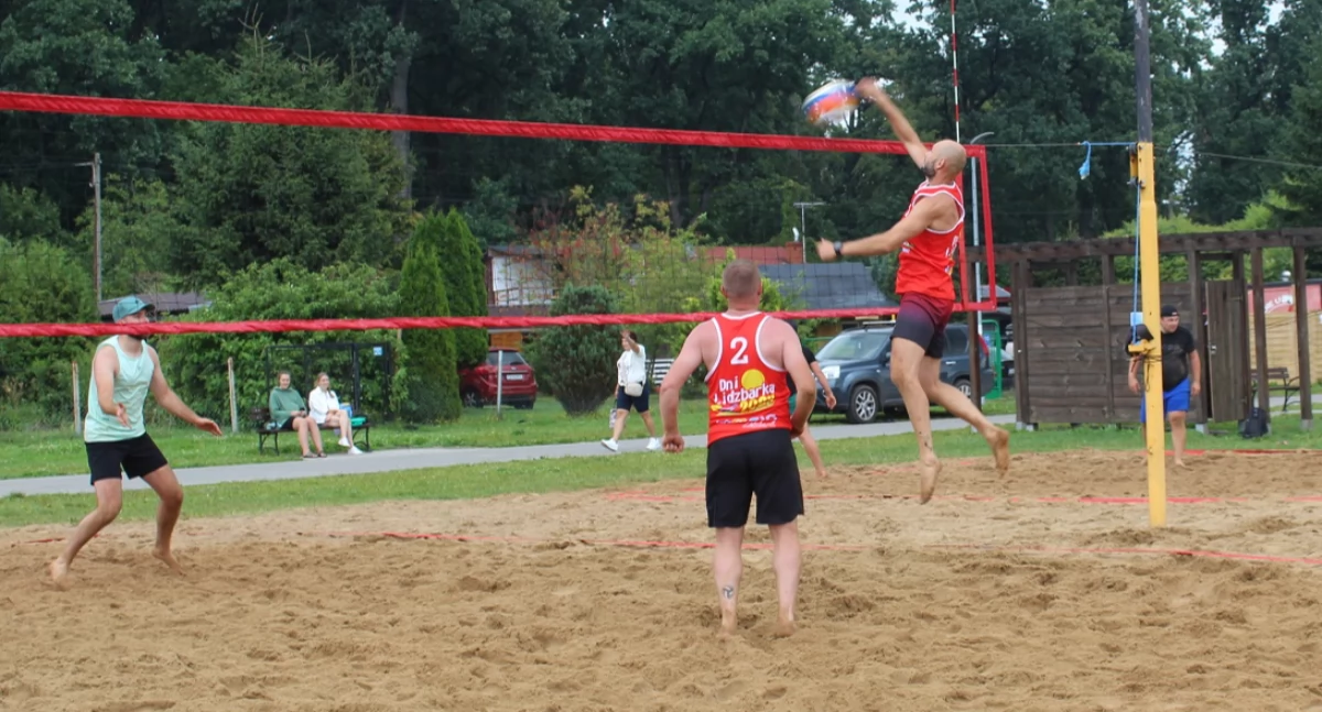 Siatkówka, Sportowy weekend skępskiej plaży [zdjęcia] - zdjęcie, fotografia