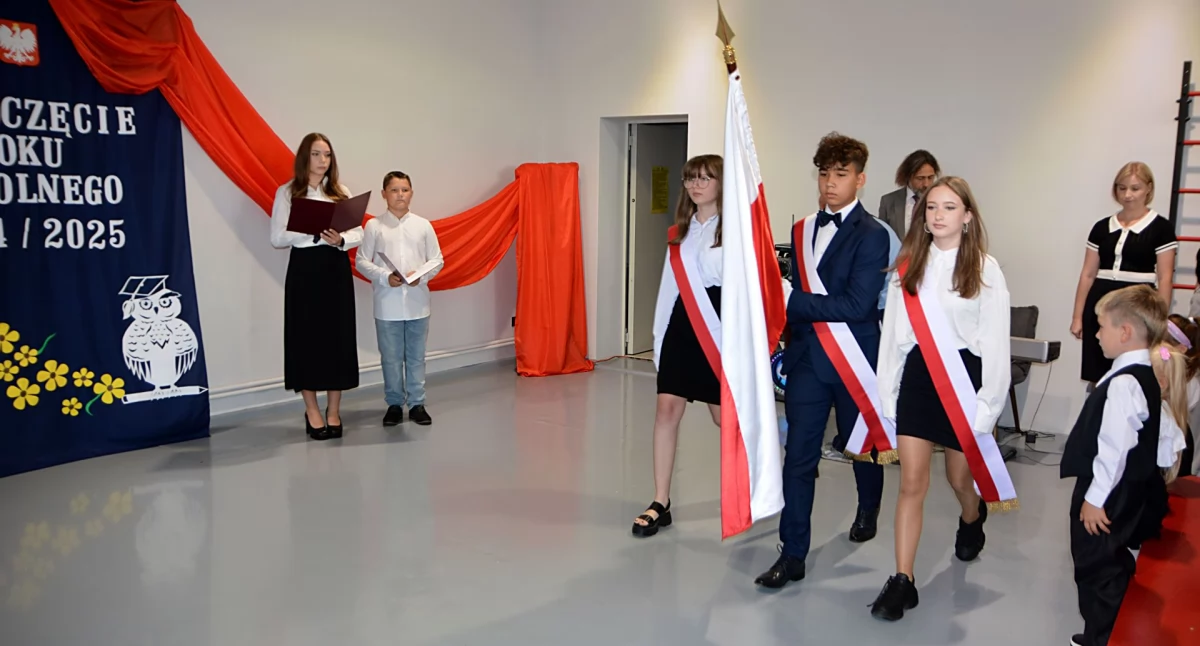 Edukacja, jeden dzień szkoły Zajeziorzu [zdjęcia] - zdjęcie, fotografia