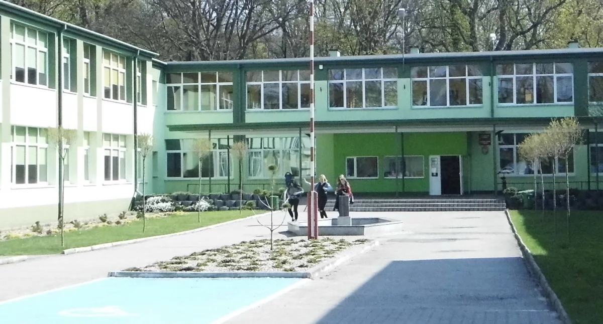 Edukacja, dyrektorzy więcej nauczycieli - zdjęcie, fotografia