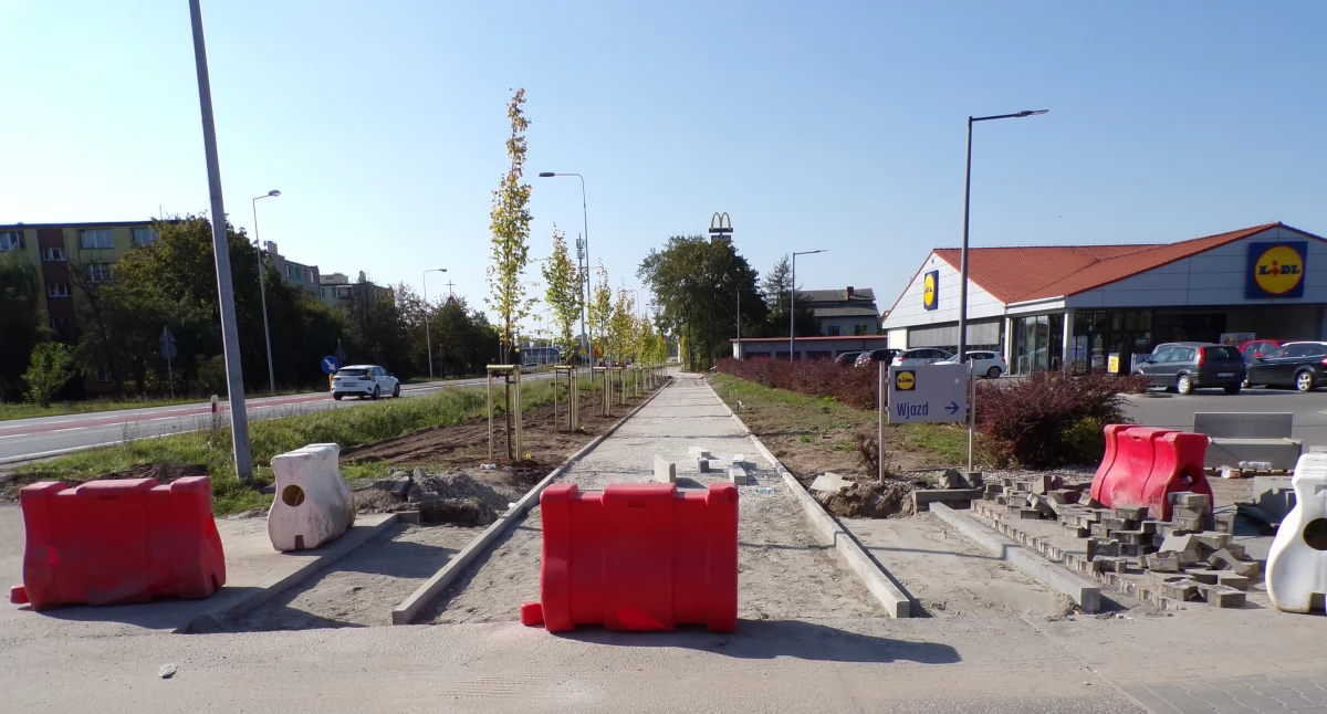 Inwestycje, Bezpieczniej rowerzystów pieszych - zdjęcie, fotografia