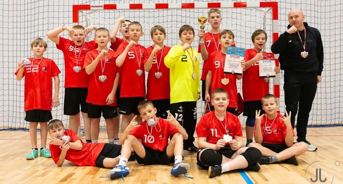 Wydarzenia lokalne, Handball Czarne podium - zdjęcie, fotografia