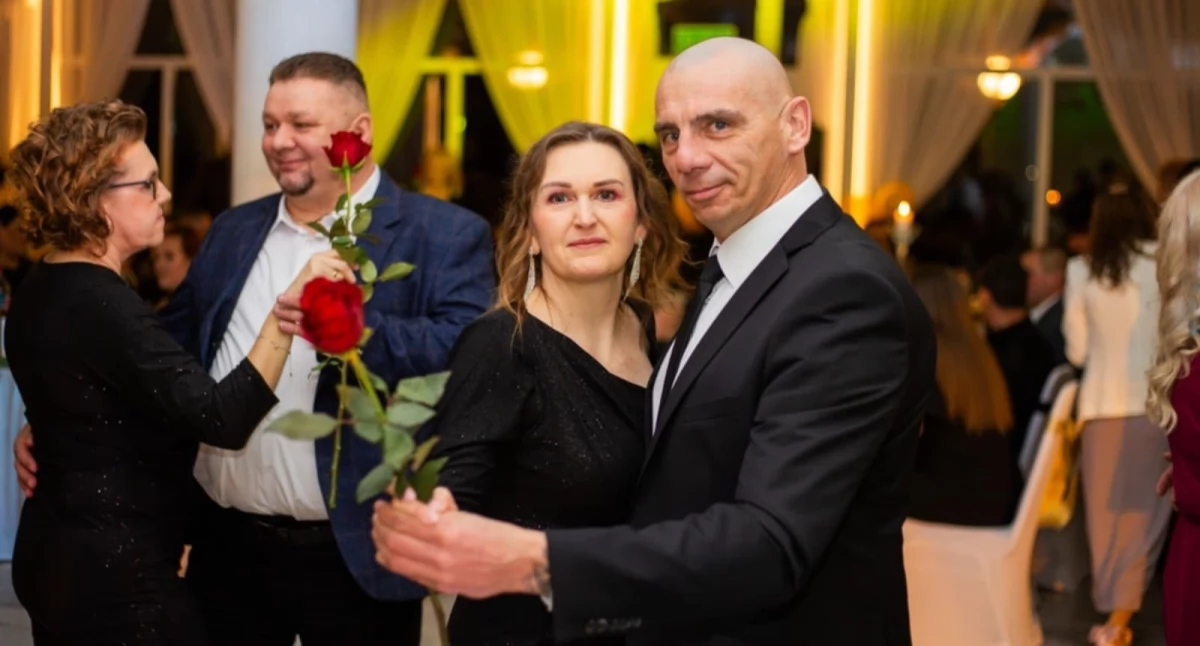 Wydarzenia lokalne, Tanecznie zmodernizują szatnię [zdjęcia] - zdjęcie, fotografia