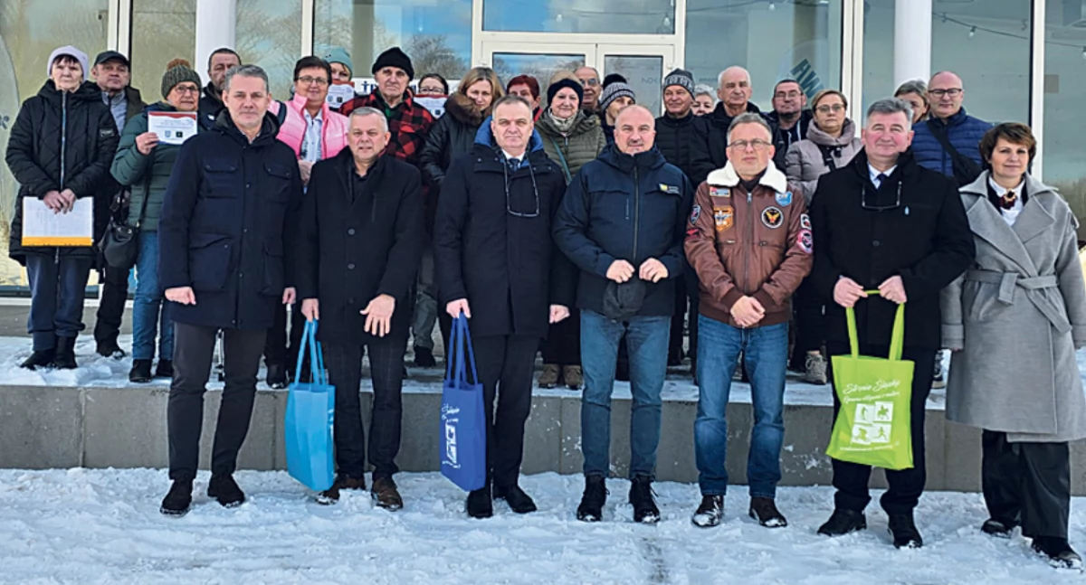 Stowarzyszenia i organizacje, Przekazali pomoc powodzian - zdjęcie, fotografia