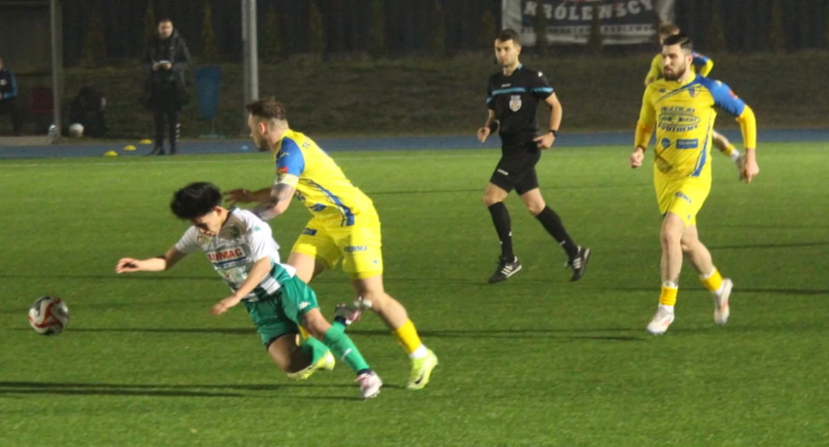 Piłka nożna, Gorzka inauguracja Tłuchowii Teraz derby Wisłą - zdjęcie, fotografia