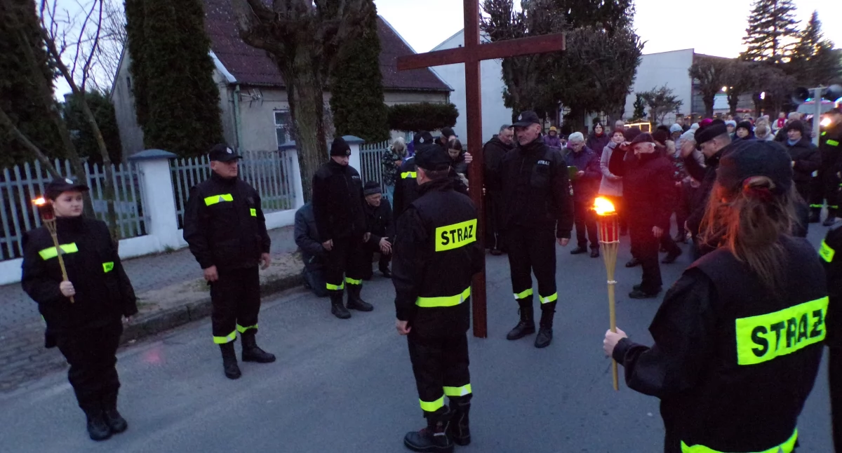 Wydarzenia lokalne, krzyżem ulicami Skępego - zdjęcie, fotografia