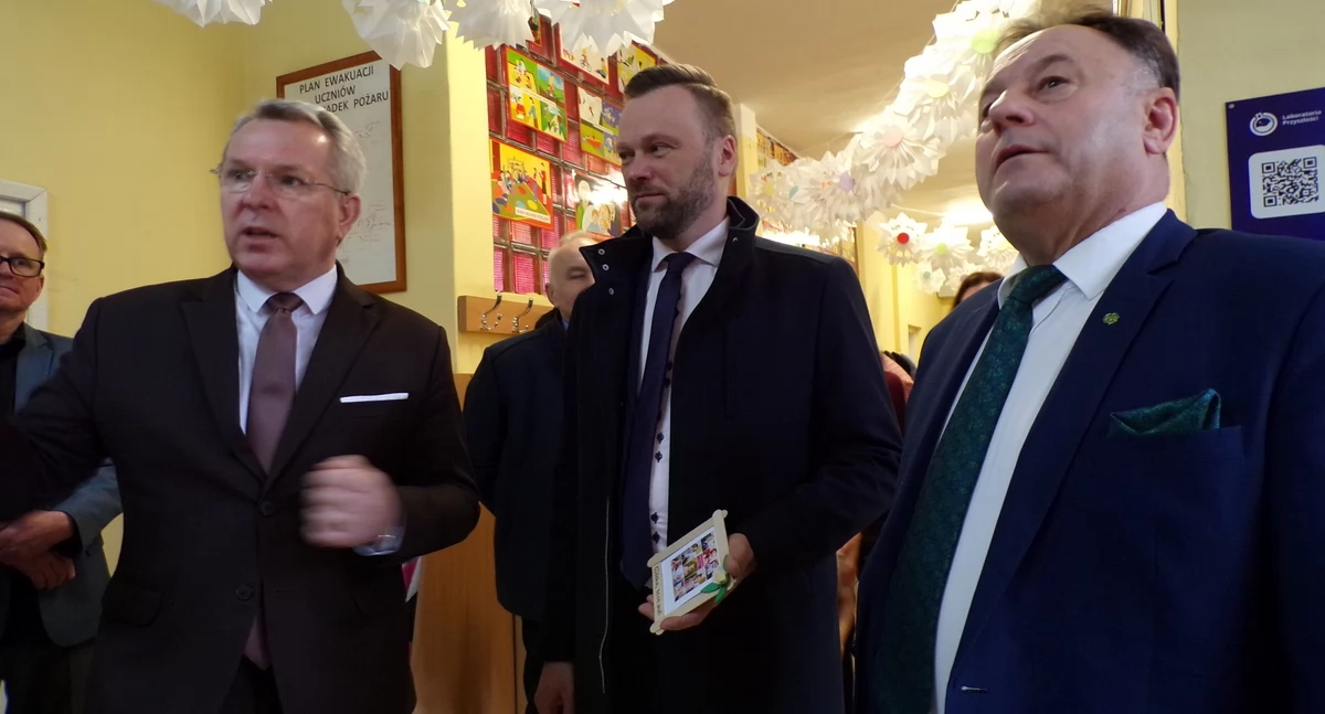 Edukacja, Chcą pomagać szkole - zdjęcie, fotografia