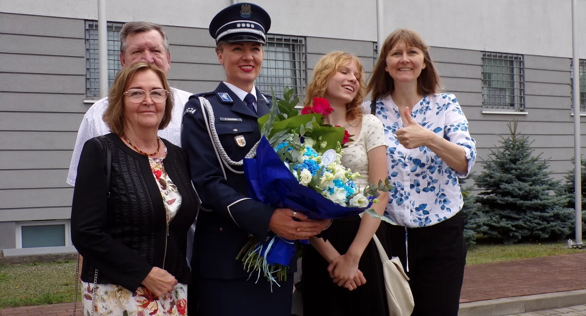 Wydarzenia lokalne, policji kobiet mundurach [zdjęcia] - zdjęcie, fotografia