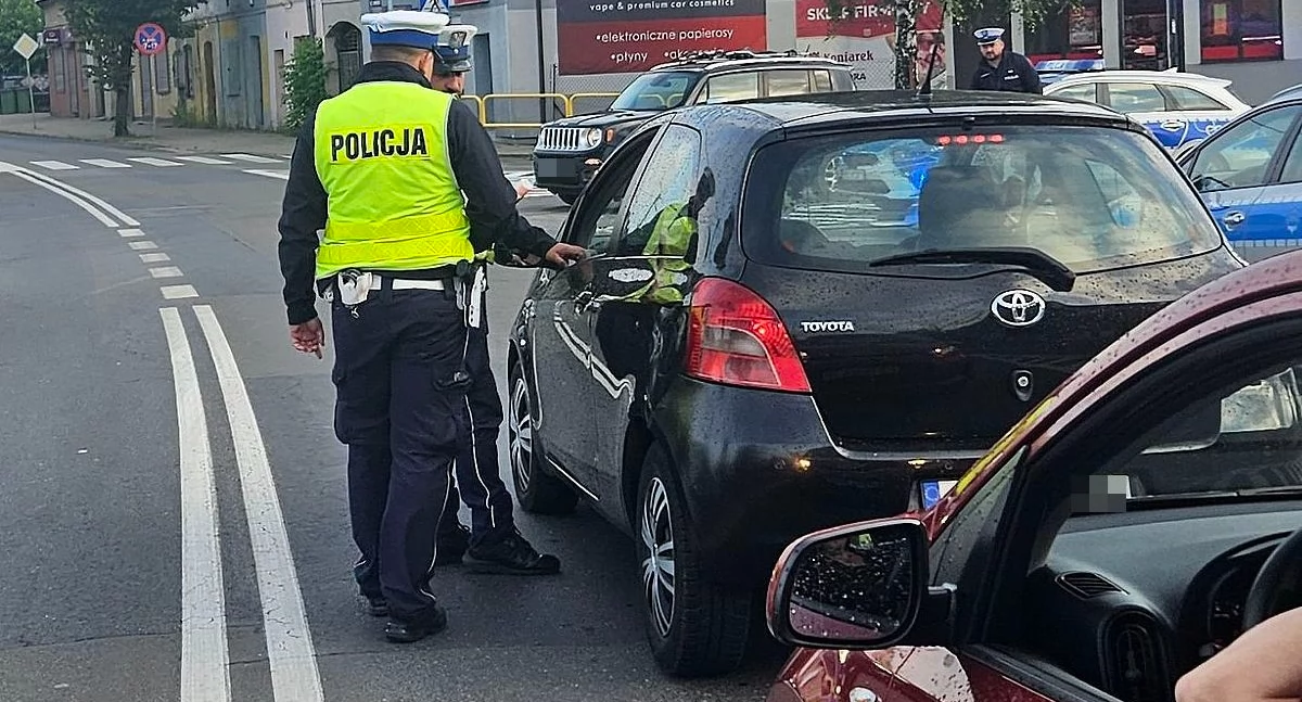 Kronika kryminalna, latka kierowała toyotą mając promil alkoholu - zdjęcie, fotografia