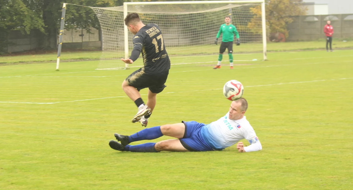 Piłka nożna, Wisła wygrywa podium [zdjęcia] - zdjęcie, fotografia