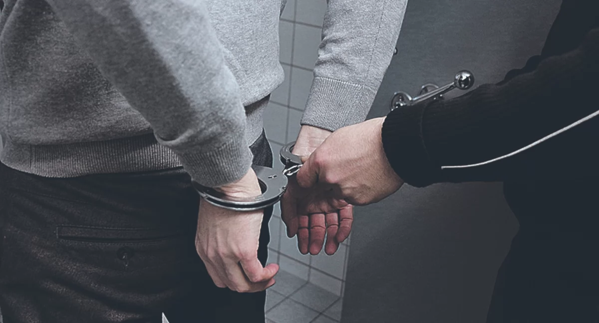 Kronika kryminalna, Wyrywał policjantom złapali - zdjęcie, fotografia
