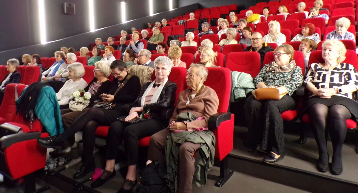 Stowarzyszenia i organizacje, Polą Negri trzeci [zdjęcia] - zdjęcie, fotografia