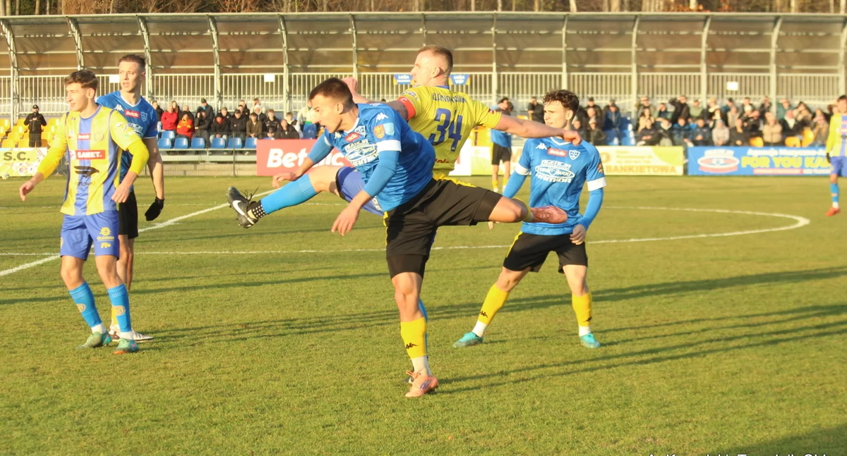 Piłka nożna, Remis Elaną koniec rundy [zdjęcia] - zdjęcie, fotografia
