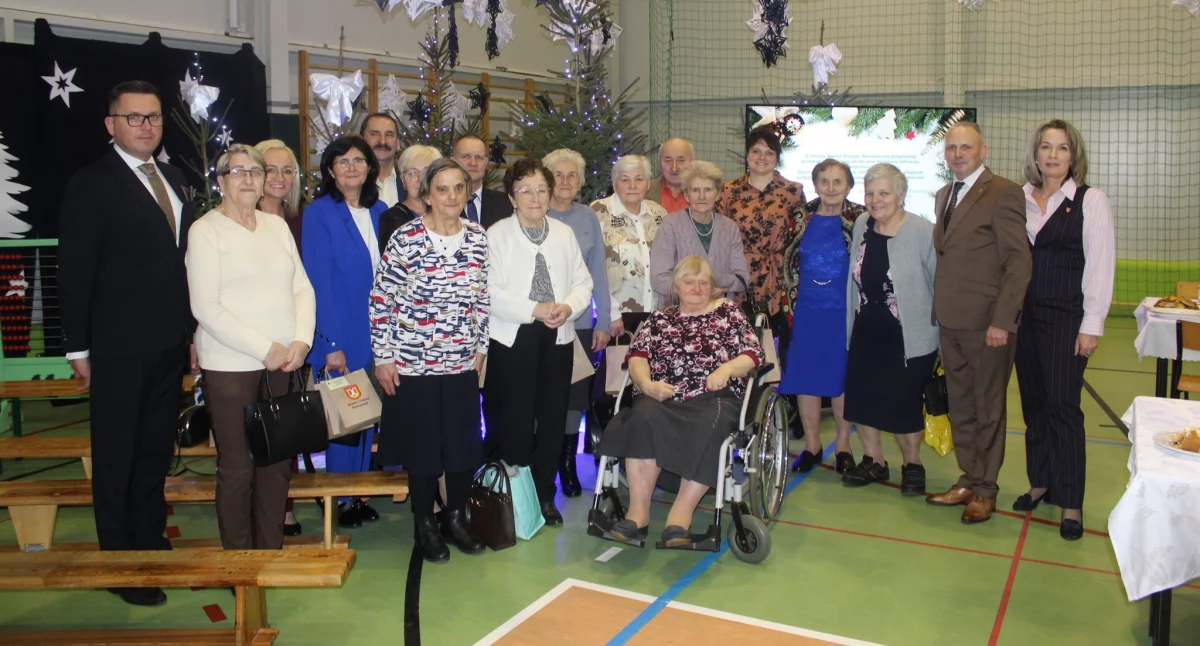 Wydarzenia lokalne, osób wigilii Bobrownikach - zdjęcie, fotografia