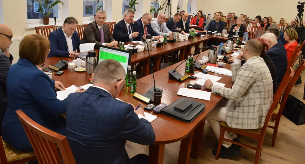 Samorząd Powiatowy, inwestycji modernizacji współpracy - zdjęcie, fotografia