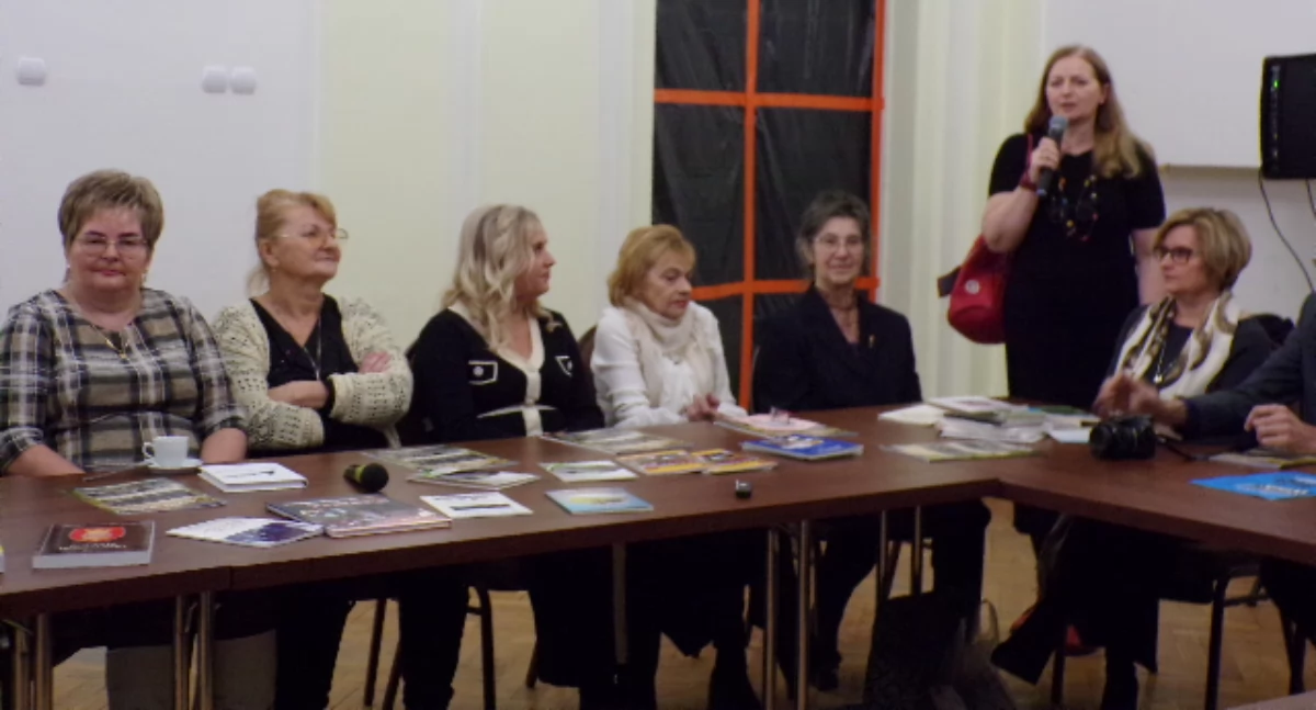 Stowarzyszenia i organizacje, Nasza ziemia piórem literatów [zdjęcia] - zdjęcie, fotografia