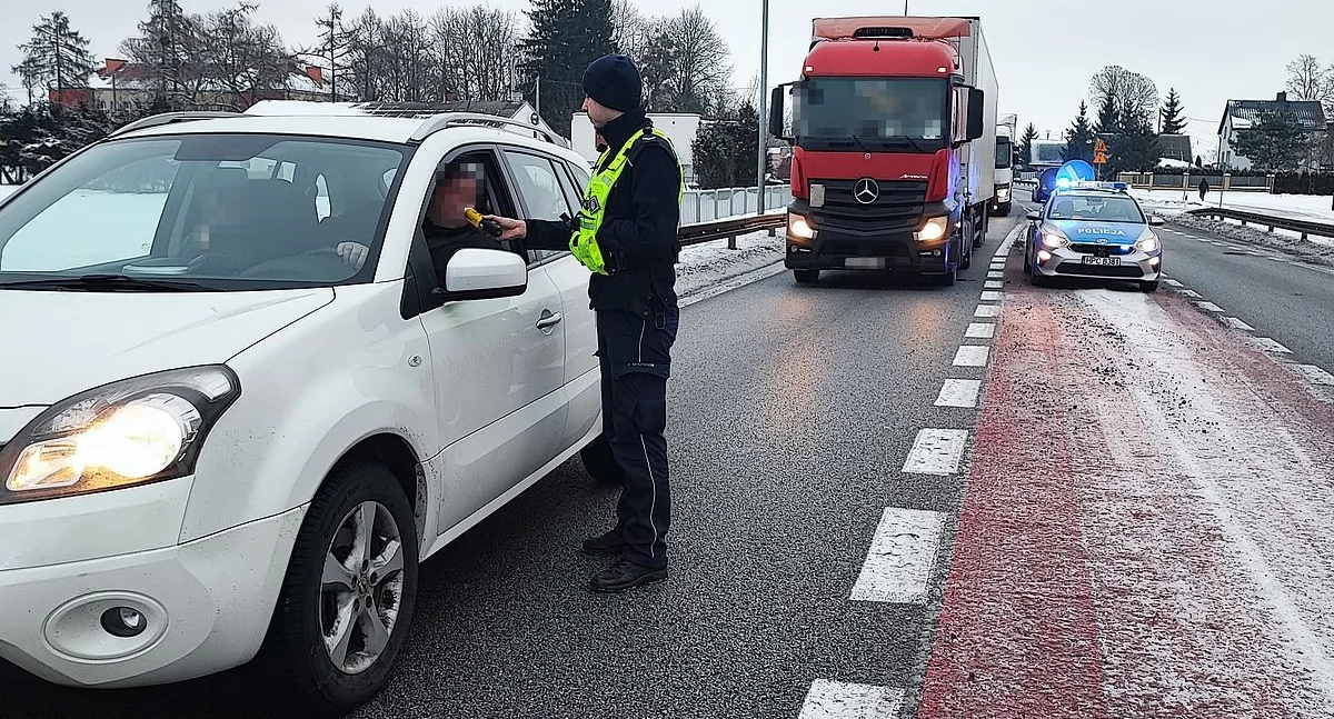Kronika kryminalna, latek forda miał ponad promil alkoholu Stracił prawko - zdjęcie, fotografia