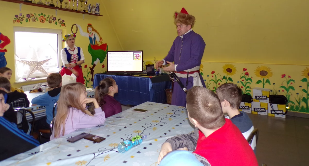 Biblioteki, Ferie zajęciami - zdjęcie, fotografia