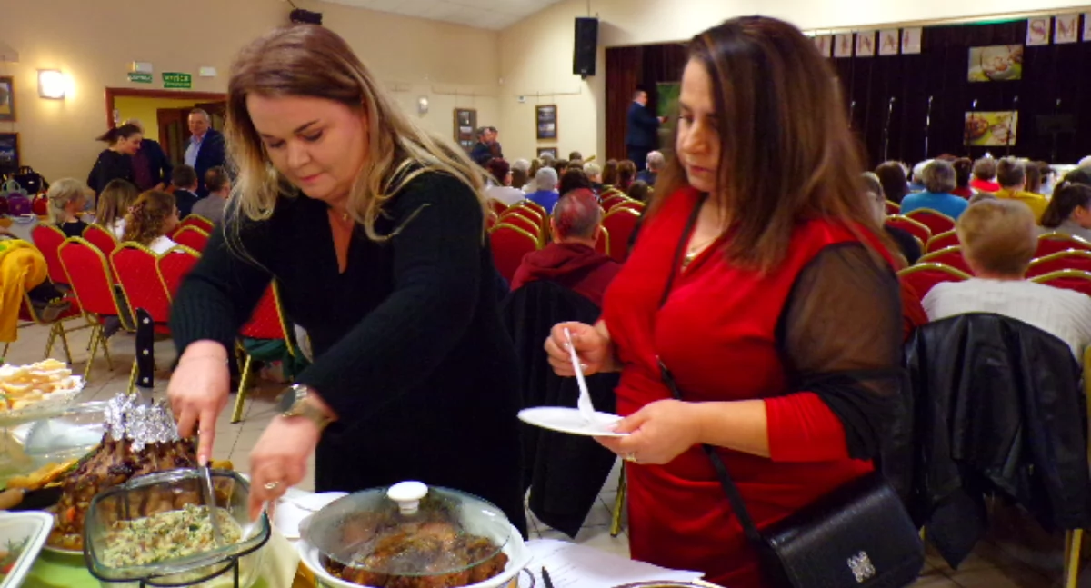 Wydarzenia lokalne, smakowali faworki wieprzowinę [zdjęcia] - zdjęcie, fotografia