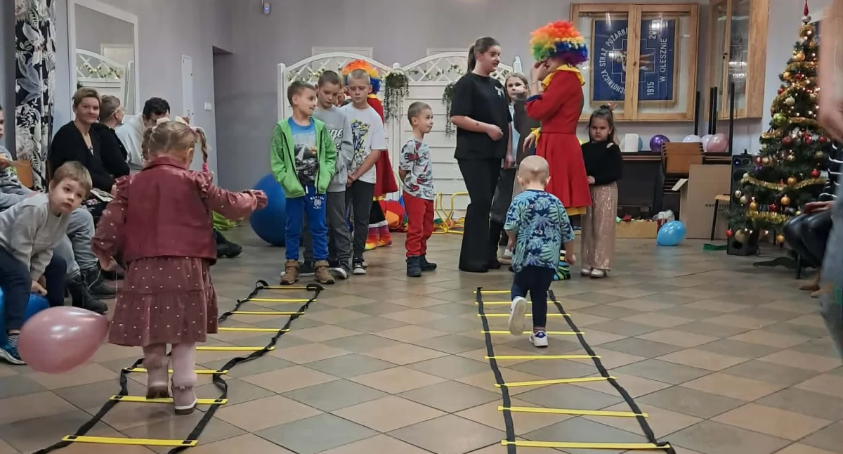 Wydarzenia lokalne, Choinka dzieci Olesznie - zdjęcie, fotografia