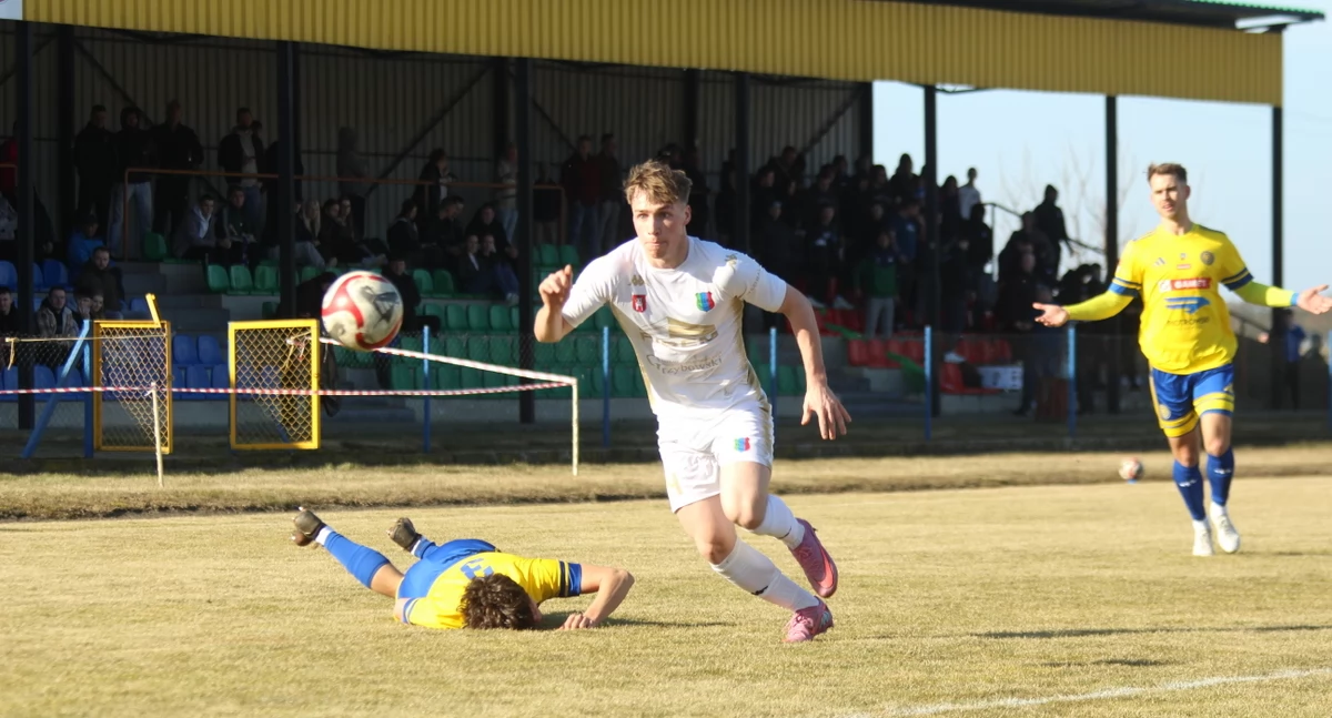 Piłka nożna, Historyczny sukces Wisły Dobrzyń! Pokonali Elanę Toruń Pucharu Polski [zdjęcia] - zdjęcie, fotografia
