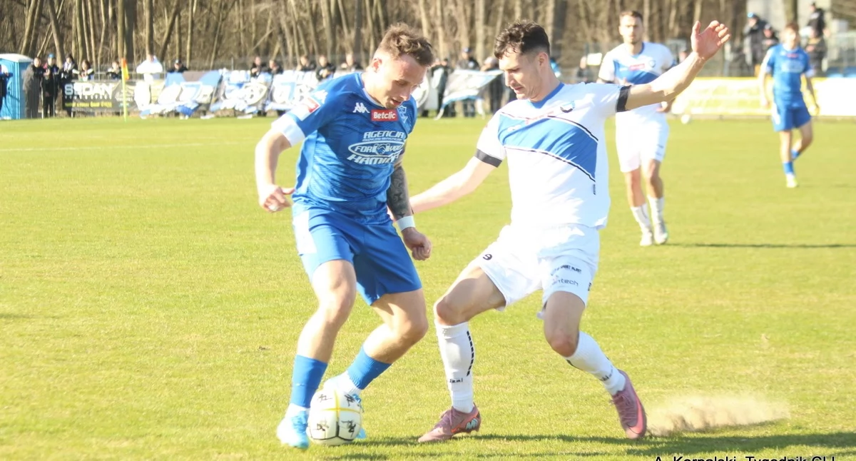 Piłka nożna, Tłuchowia postawiła Zawisza wygrał [zdjęcia] - zdjęcie, fotografia