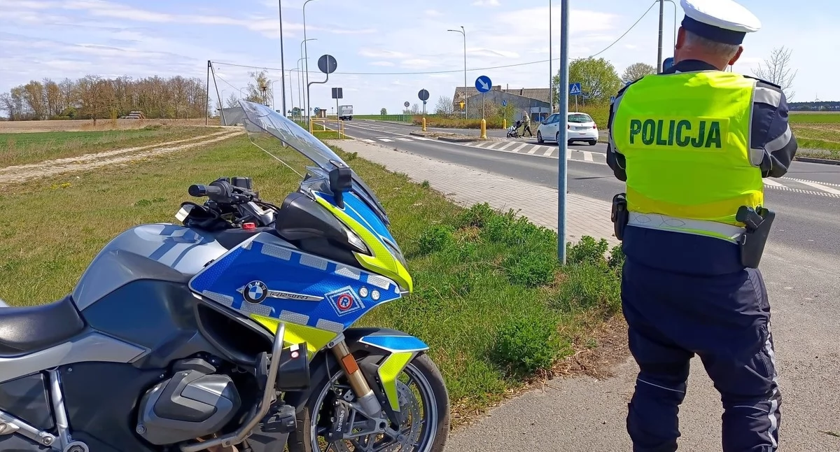 Komunikaty i profilaktyka, Zwiększone siły policji drogach - zdjęcie, fotografia