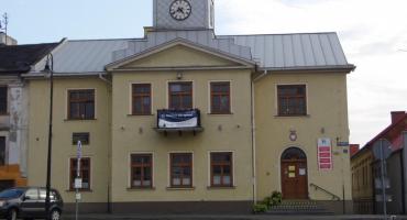 Przybywa zasłużonych i... kontrowersji