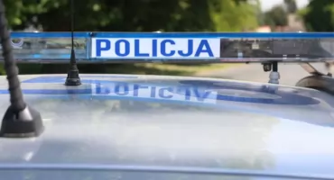 Kierujący motorowerem zignorował znak STOP. Od tego się zaczęło...