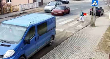 Bandyckie zachowanie kierowcy. Mógł potrącić dziecko na pasach! [FILM]
