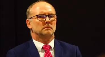 Murem za dyrektorem szkoły w Zajeziorzu