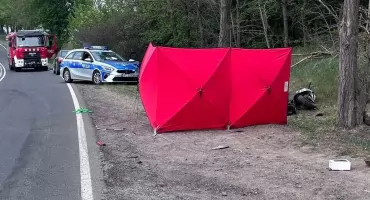 Tragedia w Krzyżówkach. Nie żyje 70-letni motorowerzysta