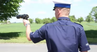 Dwaj kierowcy pędzili przez Wielgie. Obaj stracili prawko